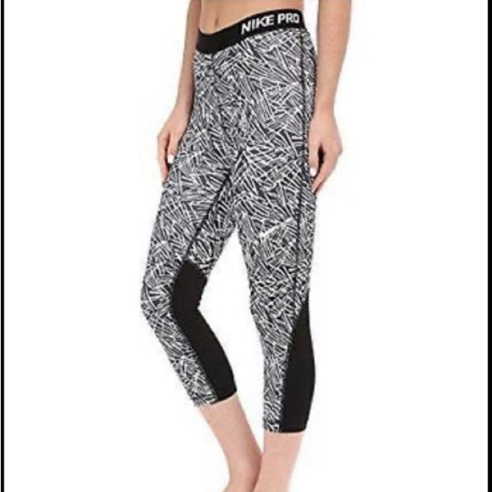 NIKE PRO Women Black/ White Printed Cropping Legging’s | S